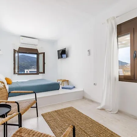 Cath's Loft Apartment Skopelos Town